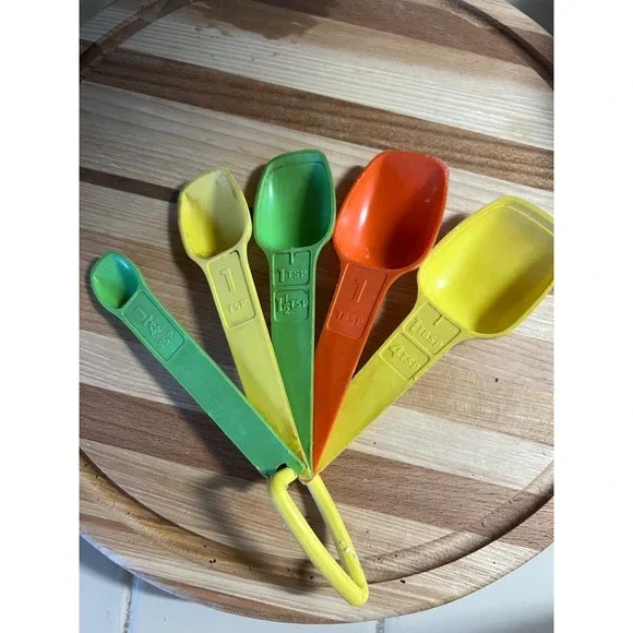 Tupperware Measuring Spoons Set 5 Vintage 1970s Plastic Yellow Green Orange - Picture 1 of 4
